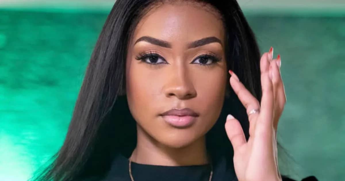 Sara Arvela emociona internautas ao cantar “Oceanos” e desabafa sobre parto do segundo filho