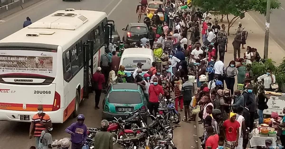 Angola em protesto contra aumento dos combustíveis