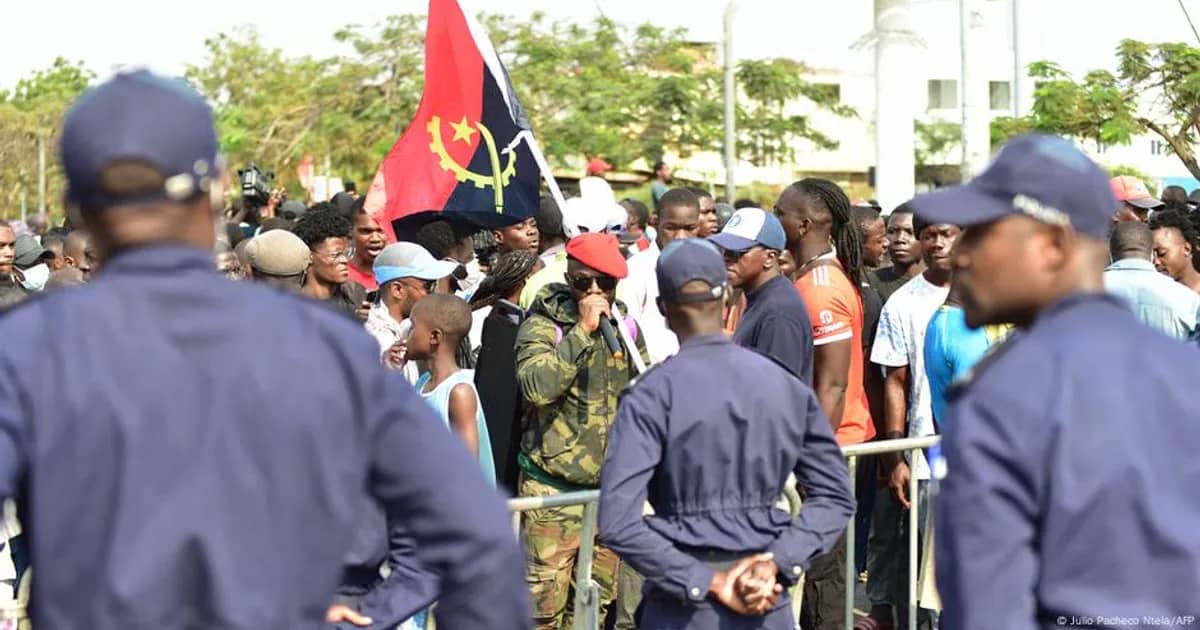 Centenas saem às ruas de Luanda contra alto custo de vida