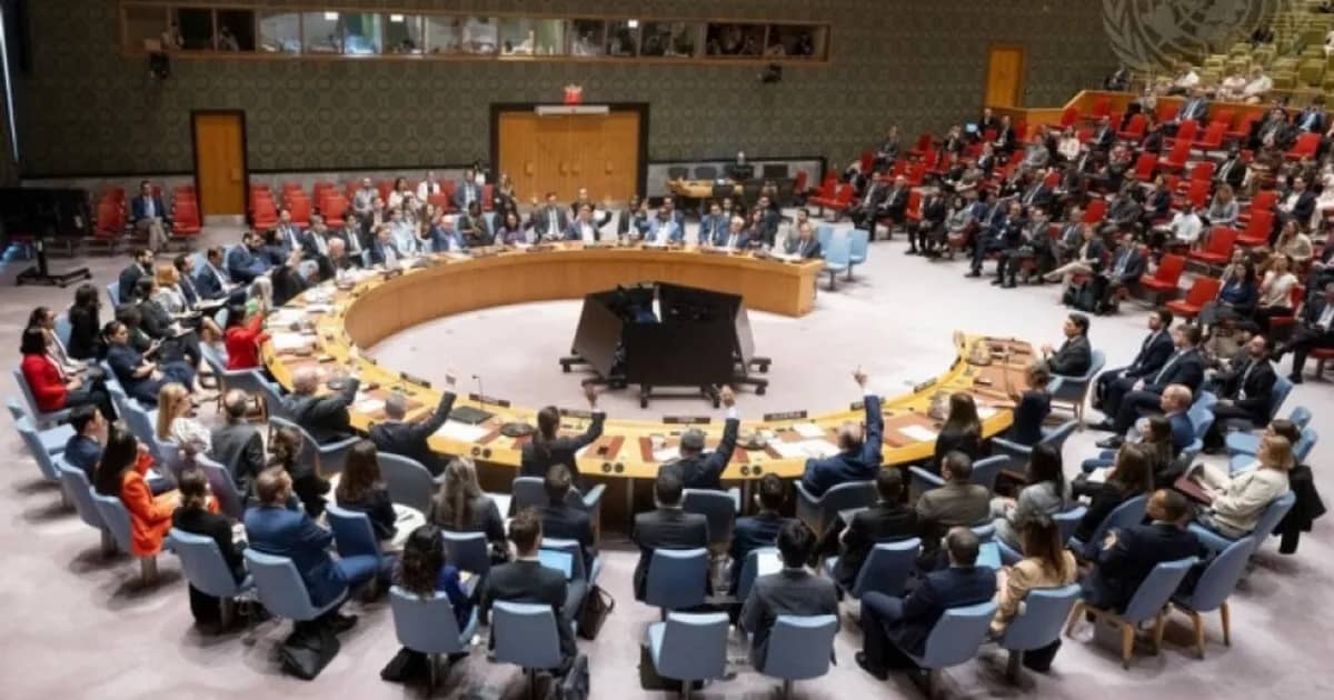 Pelo menos 11 mortos e 121 feridos em ataques israelitas contra o Irão