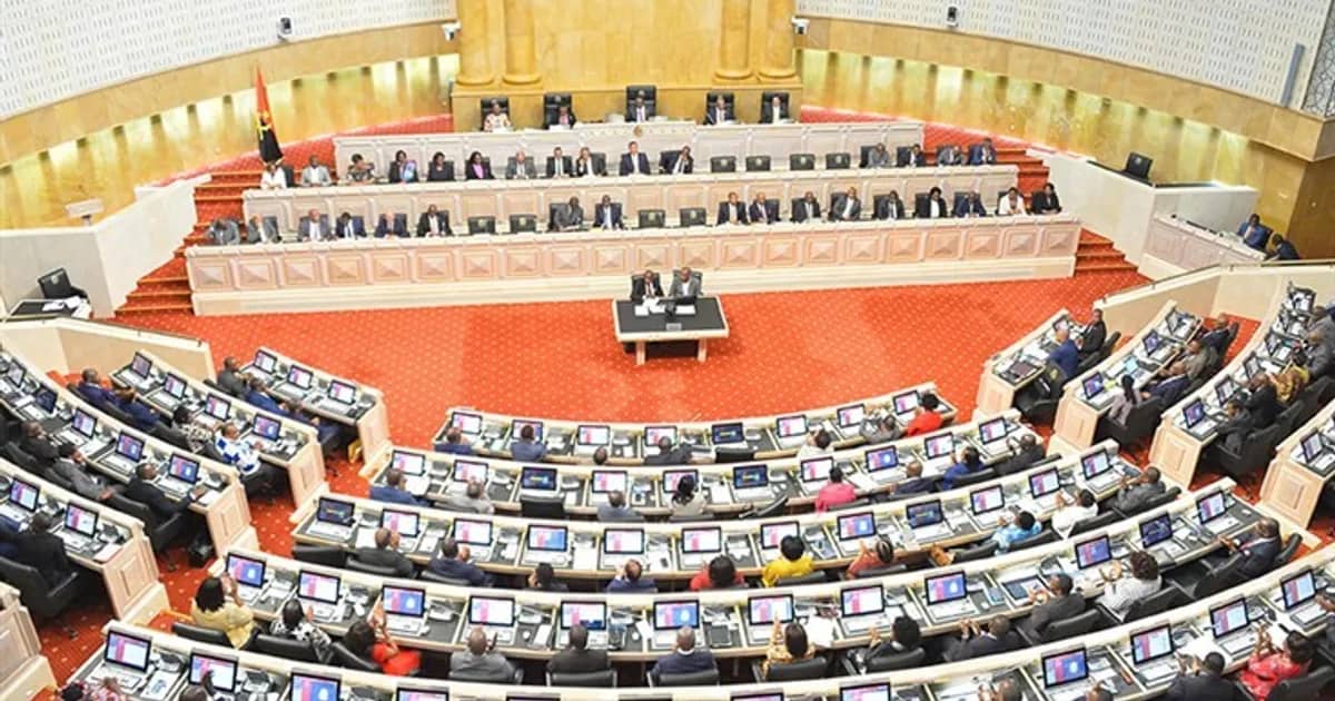 Parlamento aprova nova composição da CNE