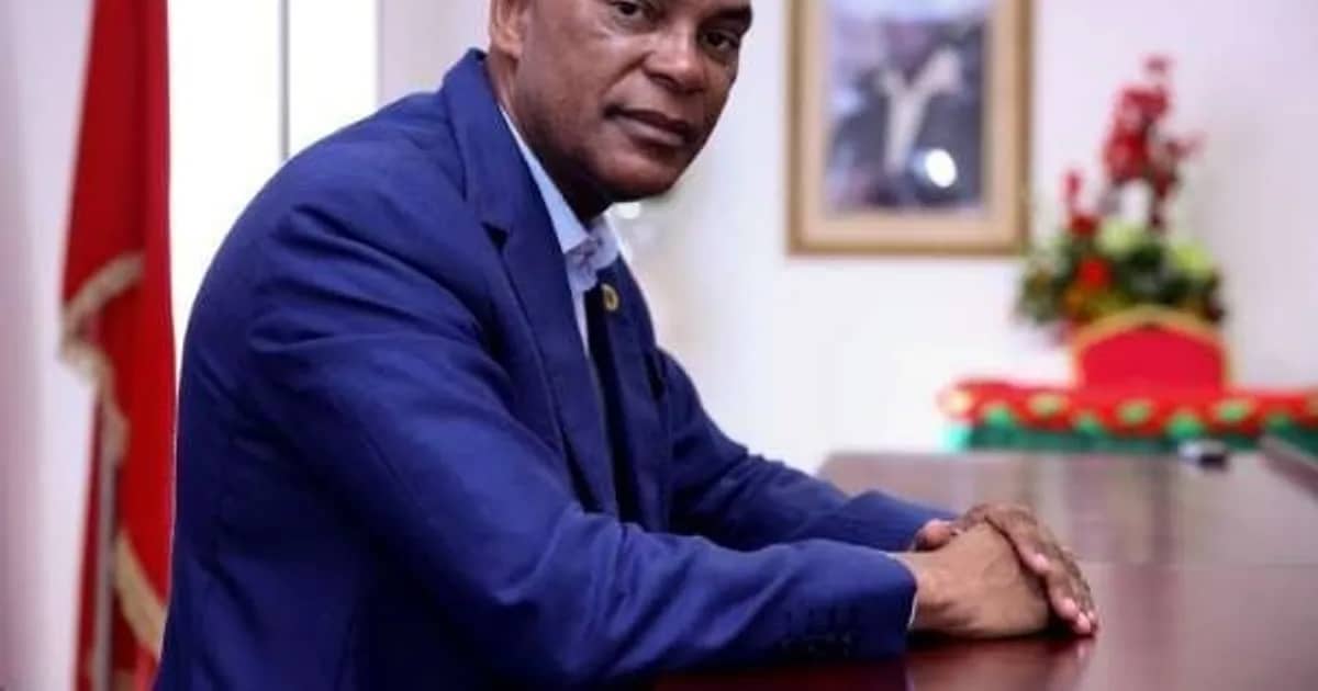 Adalberto Costa Júnior recusa medalha dos 50 anos