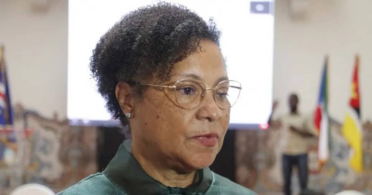 Défice de 60 mil docentes e 2 mil escolas Angola