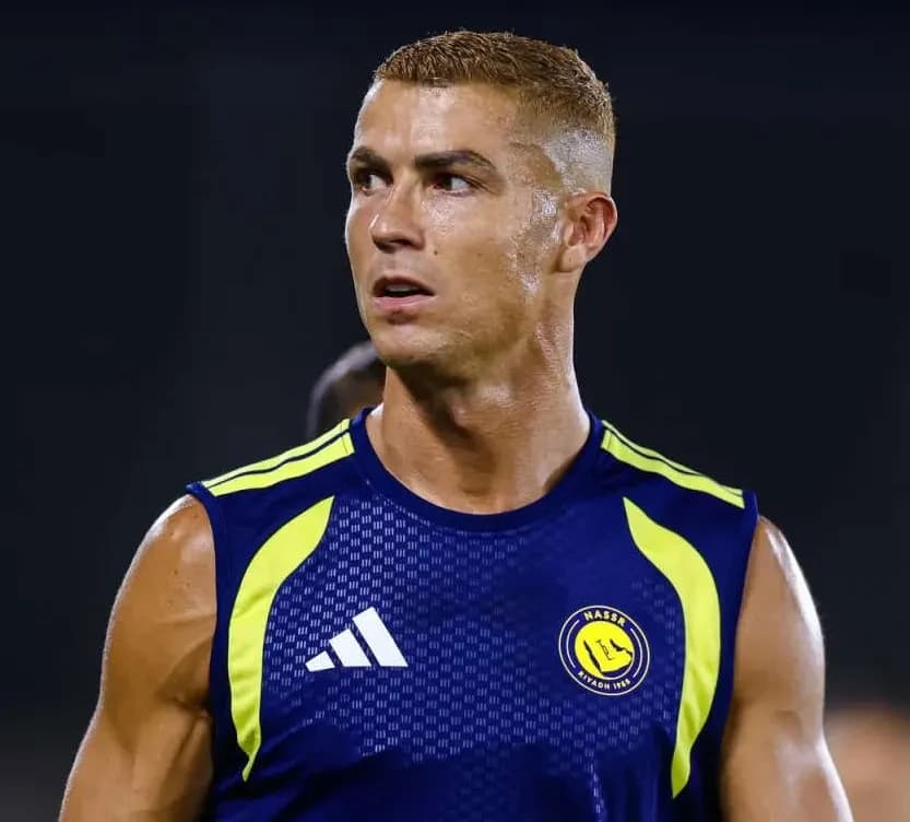 Cristiano Ronaldo pinta o cabelo de ruivo e surpreende fãs nas redes sociais