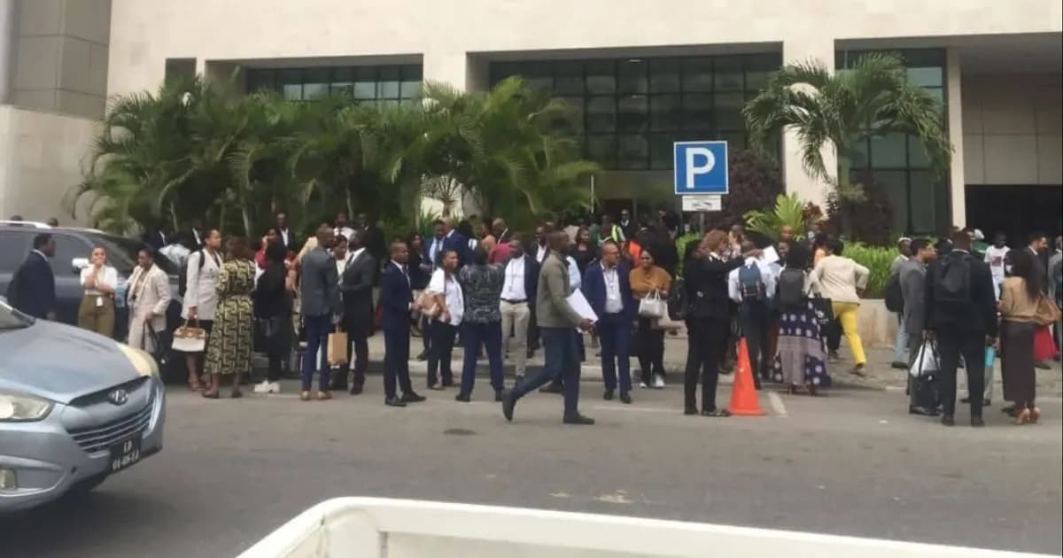 Ministério das Finanças evacuado em Luanda