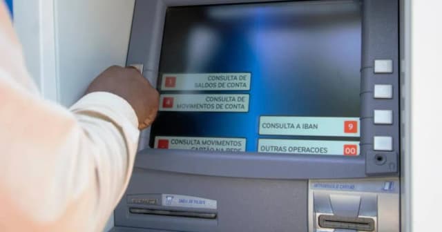 Angolanos transacionam 70 mil operações bancárias por dia