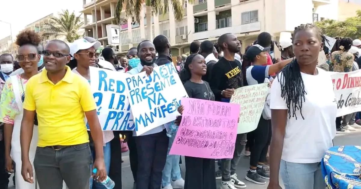 Tensão e política na marcha estudantil em Luanda
