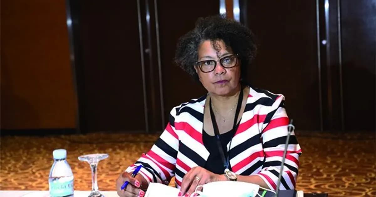 Educação: ministra defende exclusão de funcionários que não trabalham