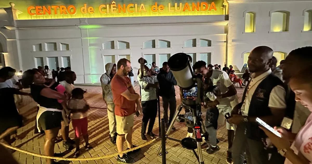Centenas de luandenses testemunham eclipse lunar no CCL