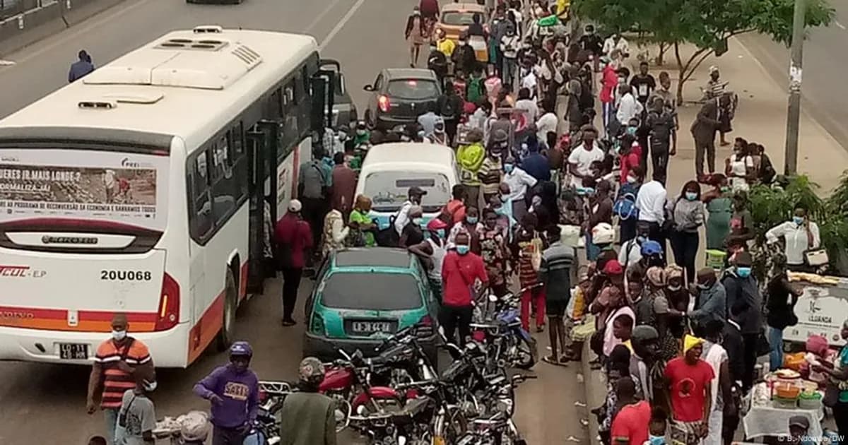 Angola em protesto contra aumento dos combustíveis