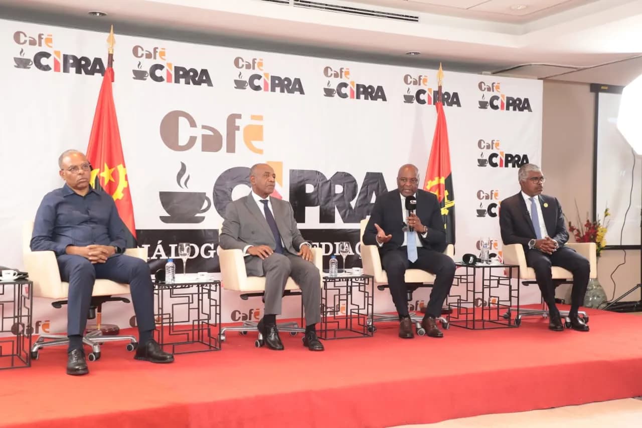 Angola prepara produção de estabilizadores de solos