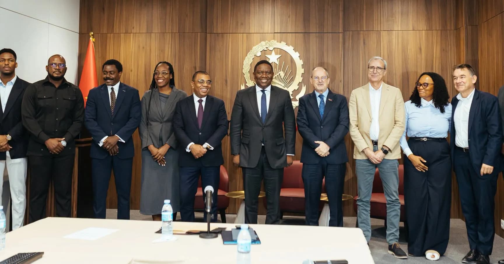 Angola negoceia novas rotas aéreas com sete companhias internacionais