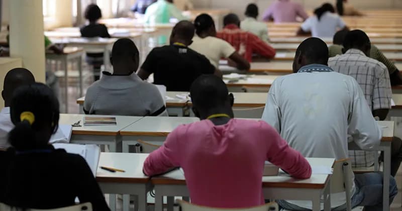 Propinas subiram 92,76% em 4 anos, mas universidades somam prejuízos