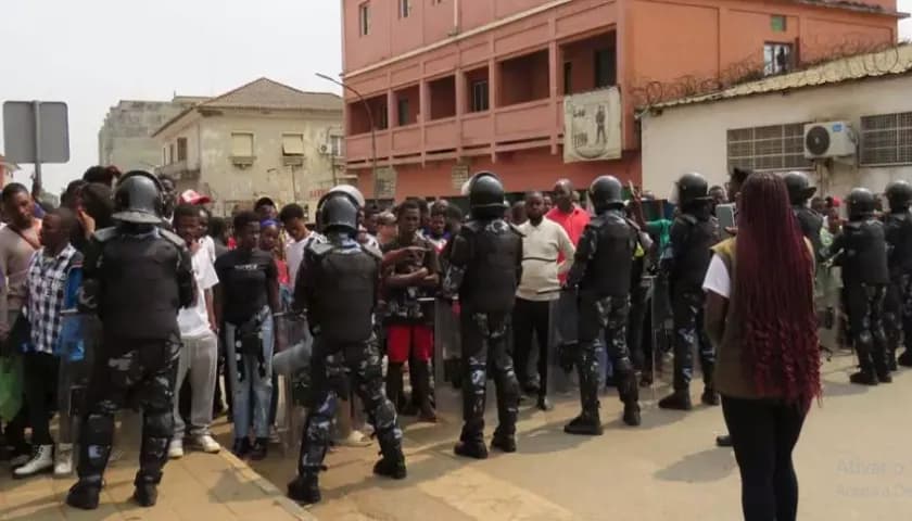 ANGOLANOS SÃO OS DO MPLA, OS OUTROS SÃO RALÉ…