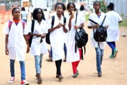 Governo de Angola determina matrículas de crianças sem registo para evitar exclusão