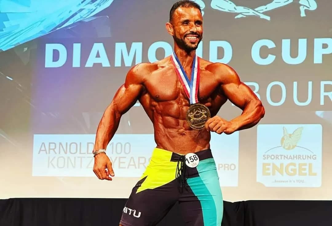 Presidente cabo-verdiano condecora com Medalha de Mérito o fisiculturista Evelino Rodrigues