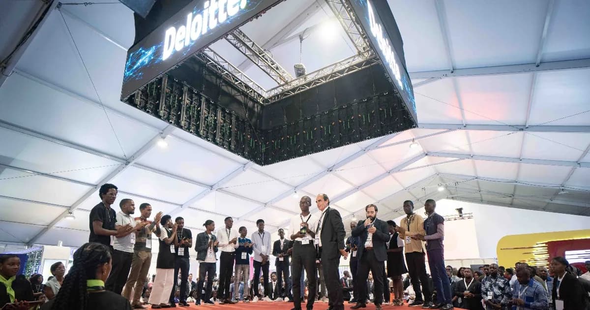Deloitte Angola e MINTTICS anunciam os vencedores do 1º Hackathon de programação de software com IAG no ANGOTIC 2025