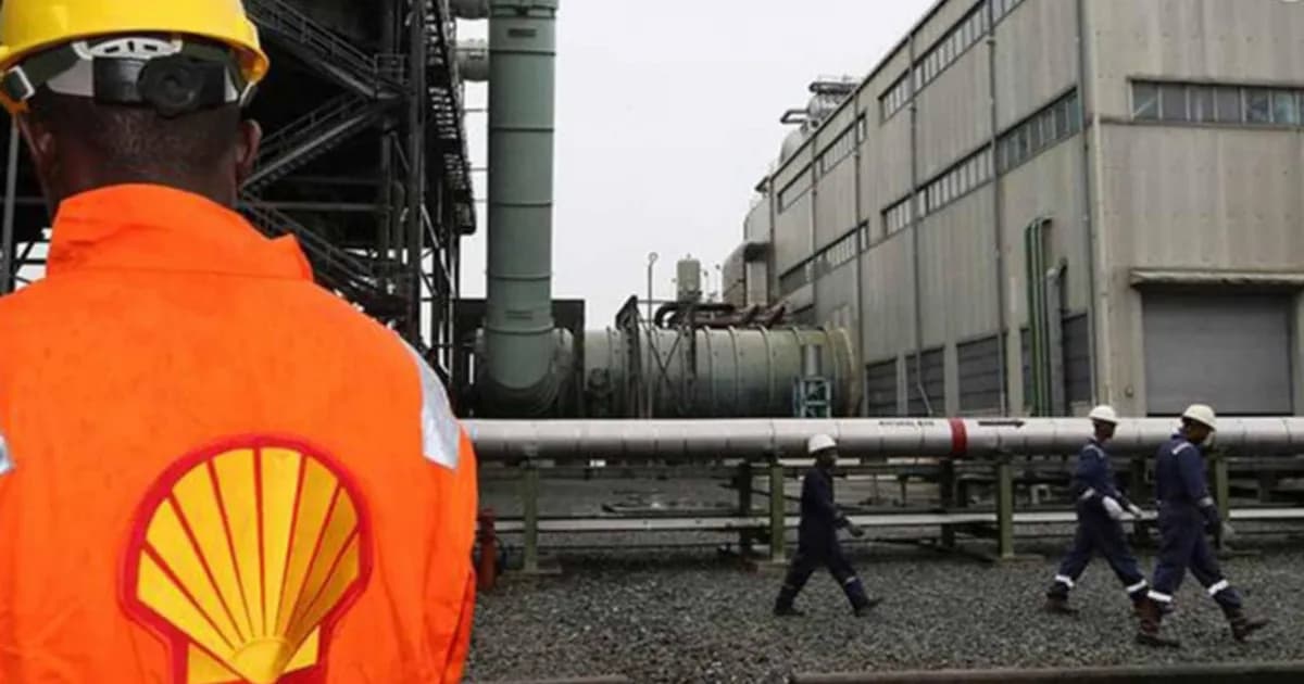 Rei do sul da Nigéria processa Shell por poluição causada pelo petróleo