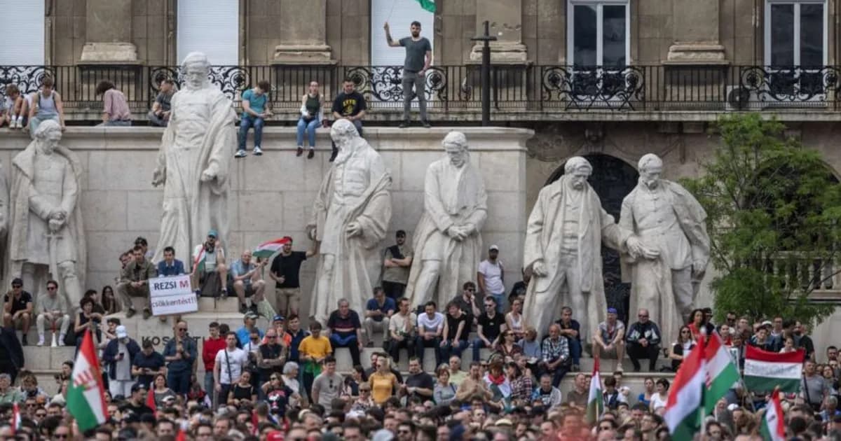 Hungria. Milhares nas ruas em Budapeste em nome da resistência ao governo de Orbán