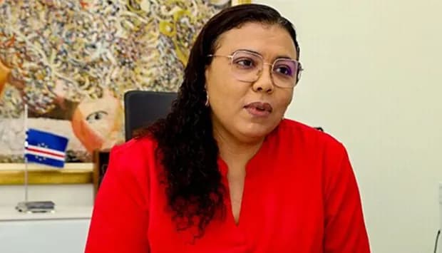 Ex-ministra Janine Lélis decide retirar candidatura