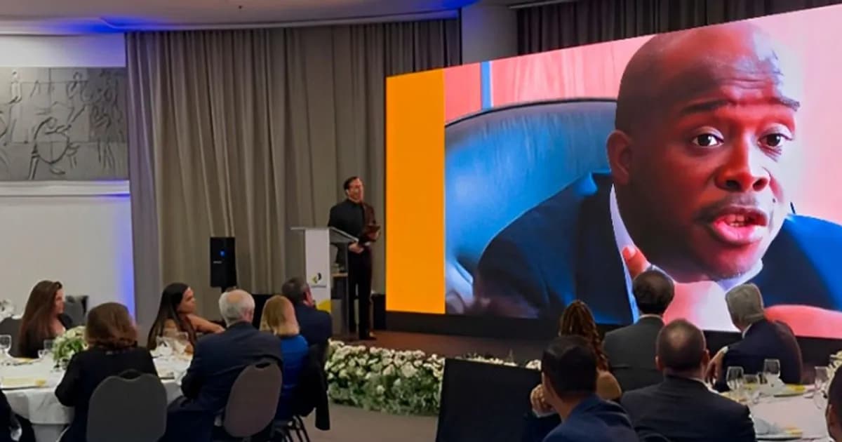PCA da Angola Telecom distinguido no Brasil com prémio de Liderança