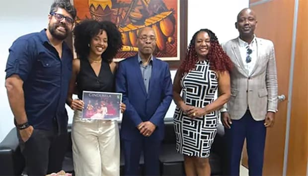 Cônsul-geral de Angola recebe direcção da Companhia Relaxe