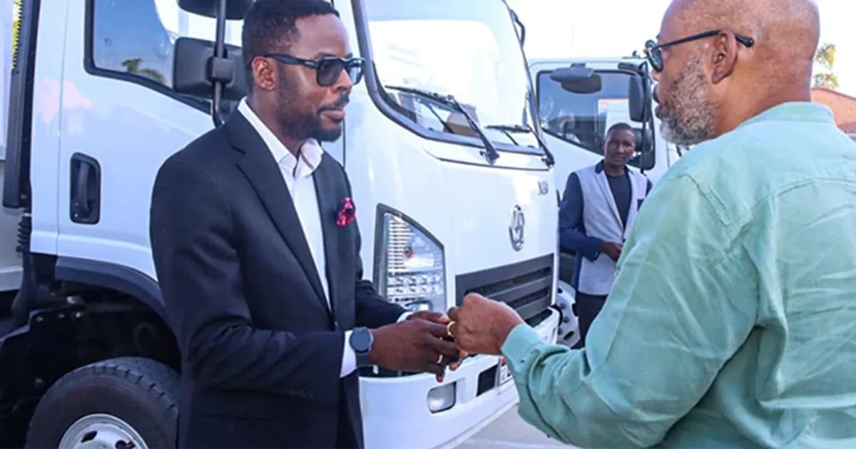 Namibe reforça combate à cólera com entrega de camiões cisternas