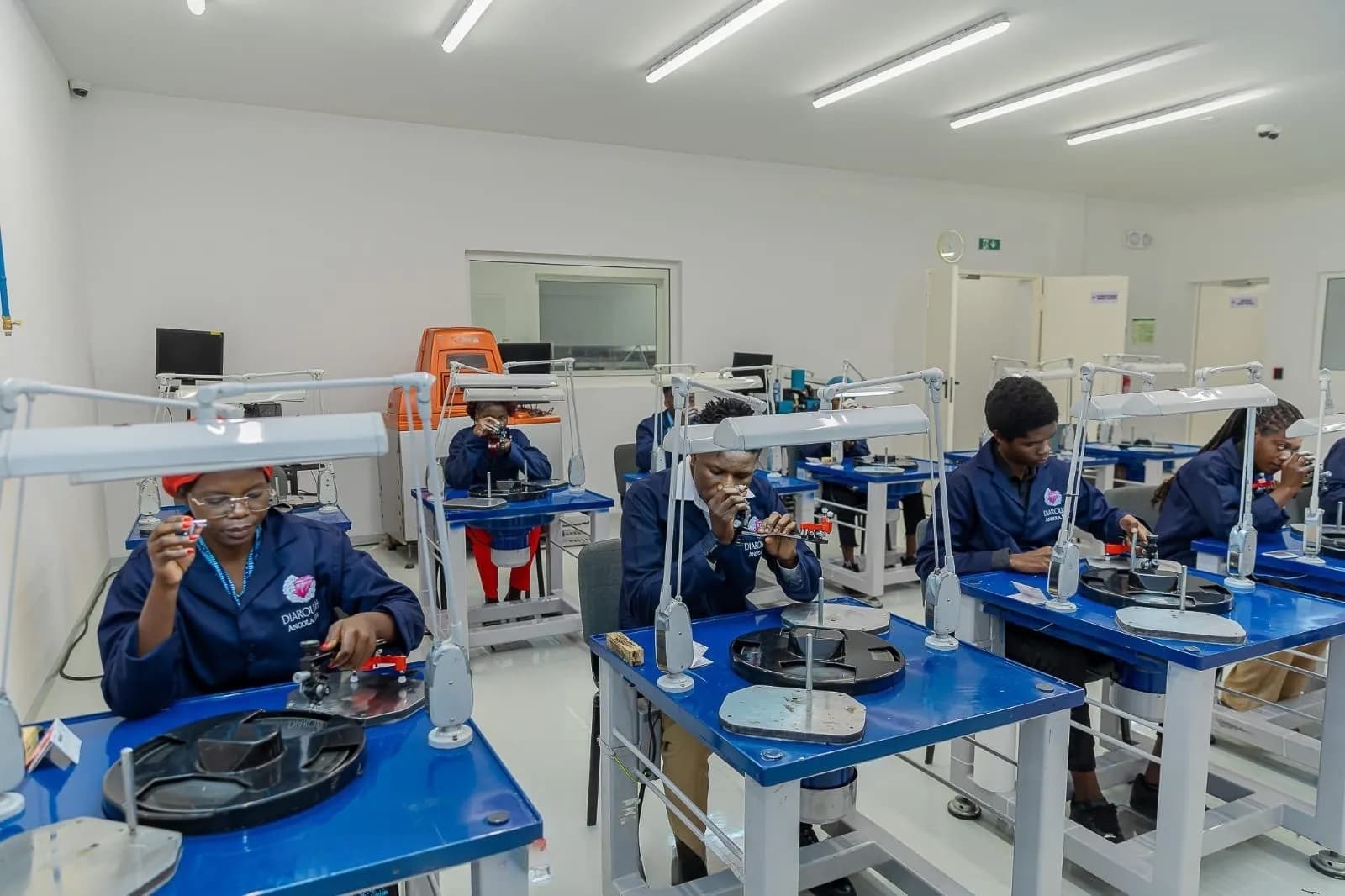 Nova fábrica reforça lapidação em Saurimo