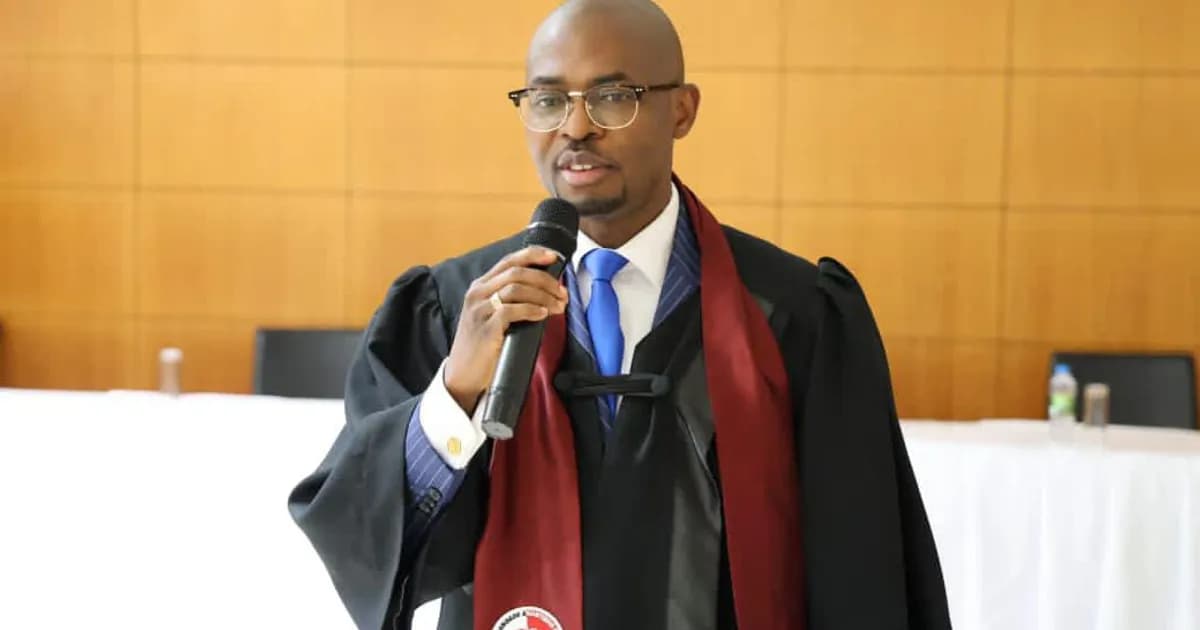 Diplomata Miguel Bembe recebe título de Professor Catedrático