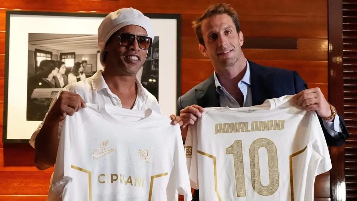 Ronaldinho Gaúcho volta a jogar futebol pelo Ravenna em Itália