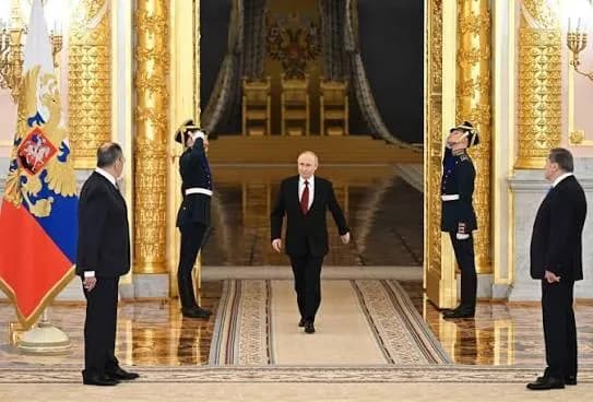 Rússia/Ucrânia: Sem defesas anti-aéreas, Zelensky avança com "ousada" proposta de paz a Moscovo via Washington – Russos com maiores avanços em largos meses