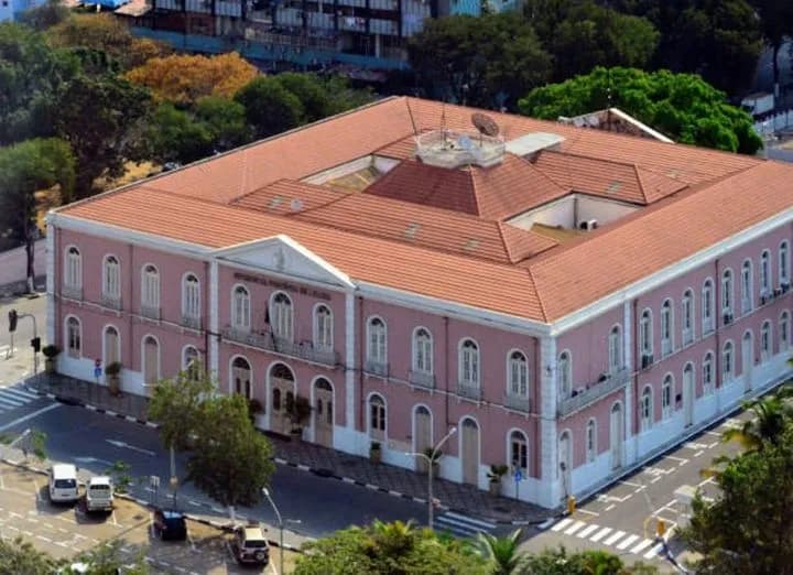 Candidatos ao concurso público externo para professor e trabalhador social da Educação em Luanda farão testes em Setembro