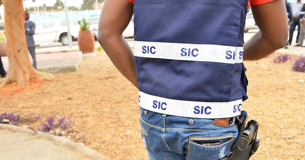 Luanda: Advogado é expulso, em pleno exercício de funções, das instalações do SIC, por falar ao telefone no quintal da instituição