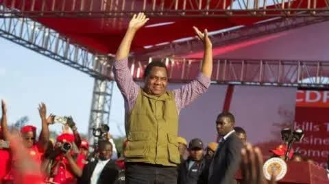 Zâmbia: Hakainde Hichilema fica mais cinco anos no poder