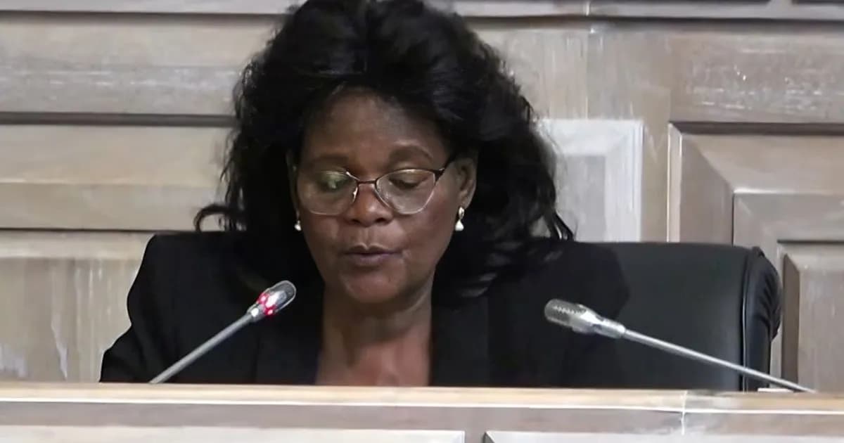 Emília Inácio rompe com a bancada da UNITA