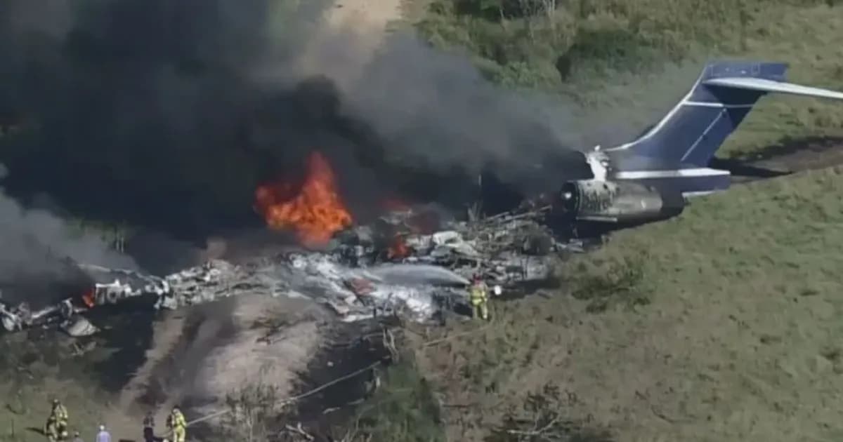 Avião com 242 passageiros cai na Índia