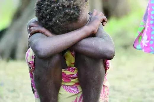 Ancião de 75 anos acusado de violar duas menores de 14 anos em Luanda a troco de mil kwanzas para cada