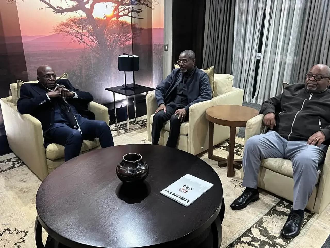 Téte António participa na reunião do Conselho de Ministros da SADC na África do Sul