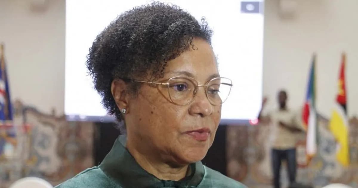 Défice de 60 mil docentes e 2 mil escolas Angola