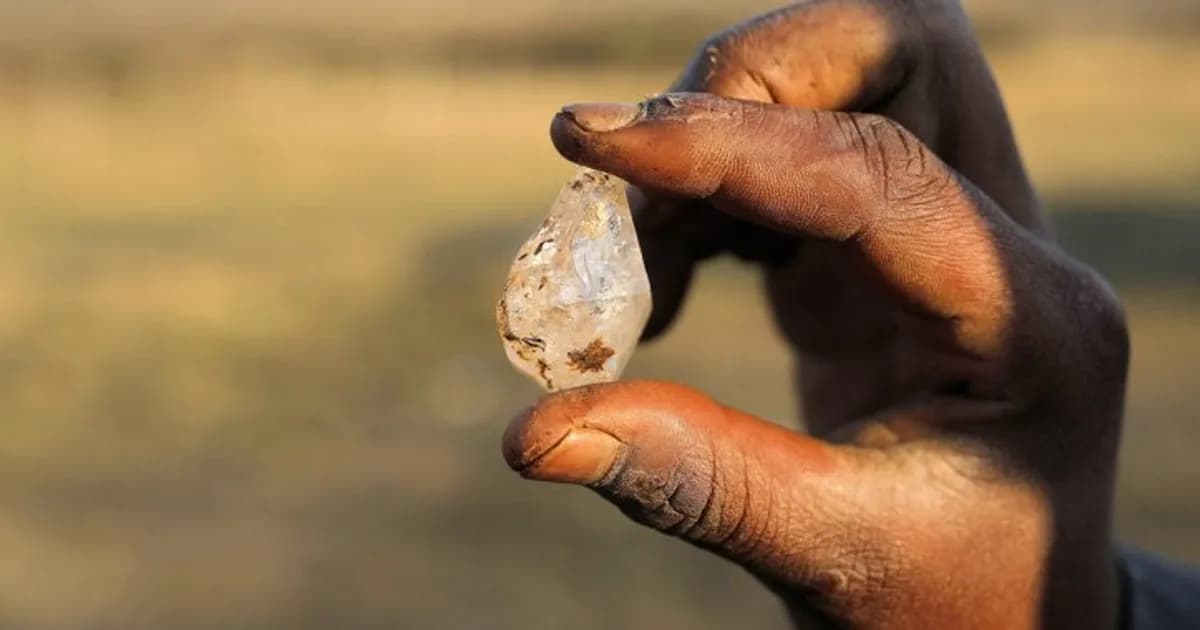 Mil Diamantes Apreendidos em Luanda