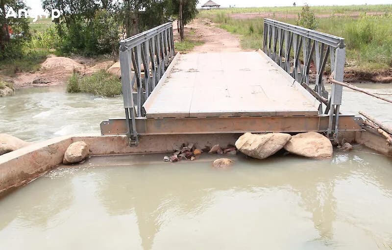 Desabamento da ponte sobre Rio Lué corta circulação na estrada Lufico/Mpala