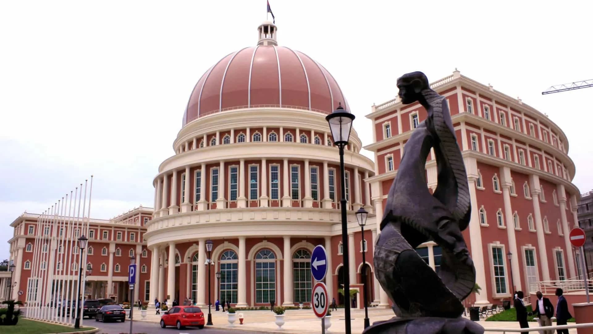 Deputados passam a receber ajuda diária