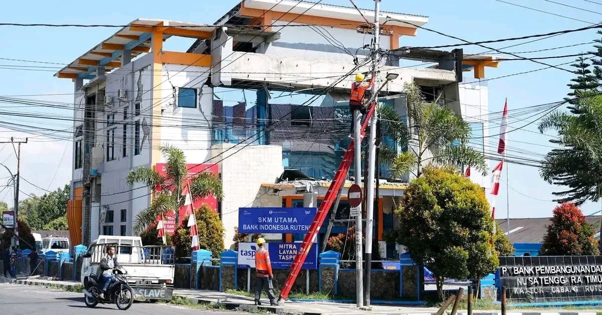 Réplicas dificultam resgate após sismo que matou 53 na Indonésia