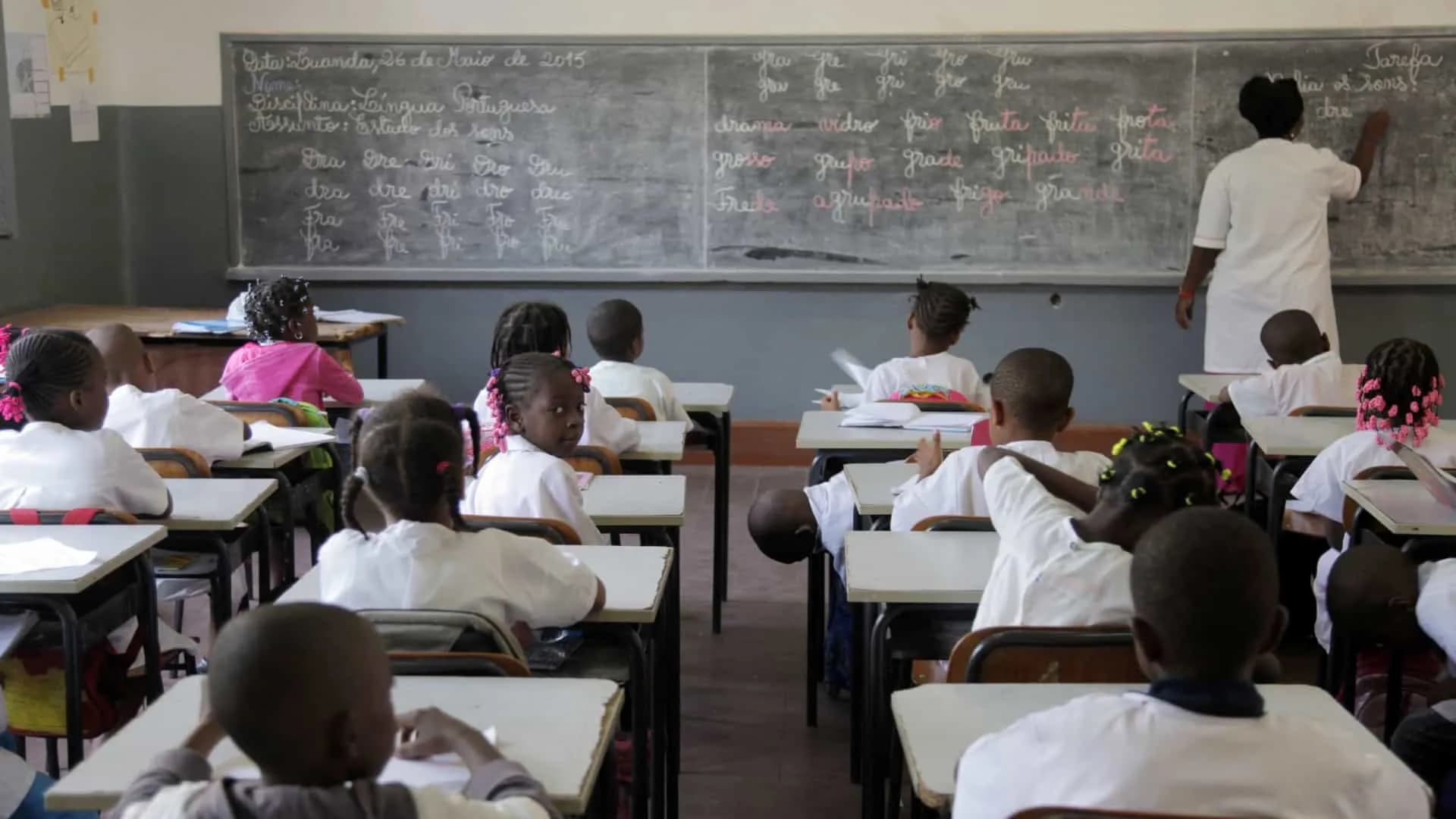 MED anuncia concurso para 9.000 agentes da Educação