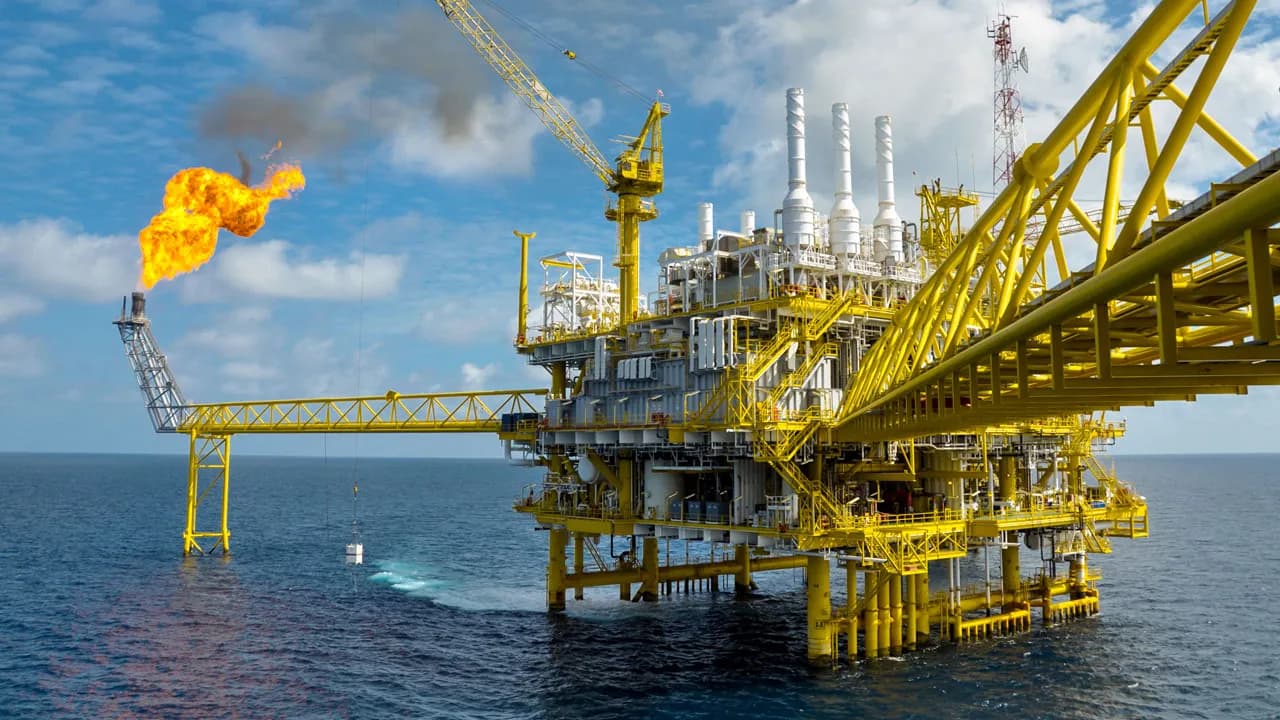 Angola mobiliza 70 mil milhões de dólares para fortalecer produção de petróleo
