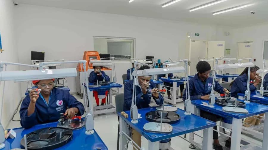 Inaugurada nova fábrica de lapidação de diamantes em Saurimo