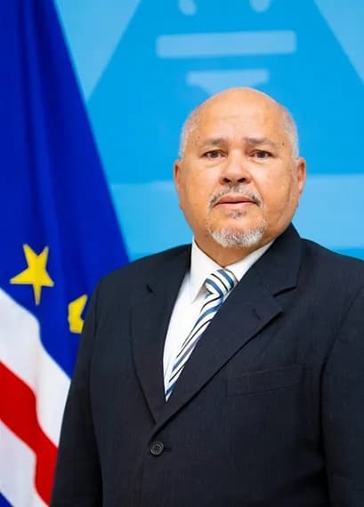 Cabo Verde quer apoio de Angola na formação em aeronáutica militar