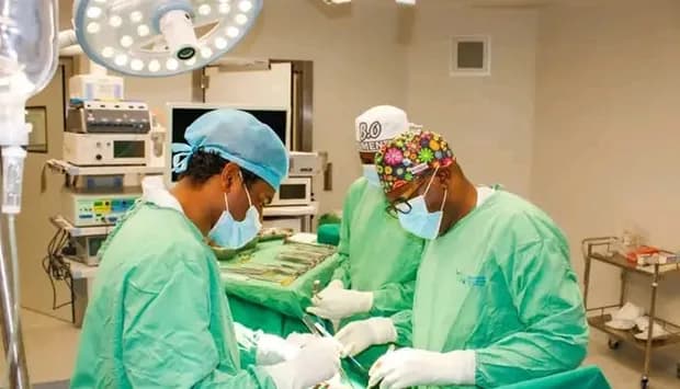 Médicos retiram tumor de 11,3 quilos de paciente
