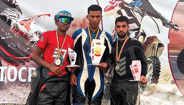Rody Caldeira ergue primeiro troféu FZ