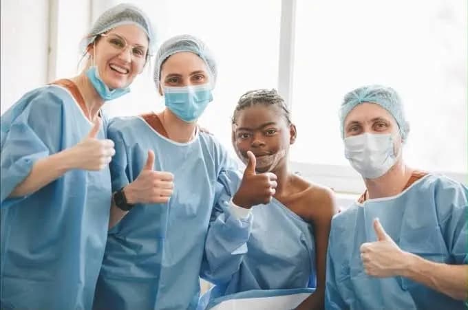 Missão de cirurgia reconstrutiva atende gratuitamente pacientes no Lubango